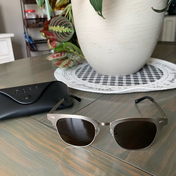 Diff Emmett Sunglasses - Picture 4 of 4